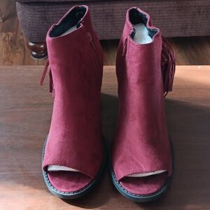 Women's Peep Toe Suede like Heels w/ tassel (New)